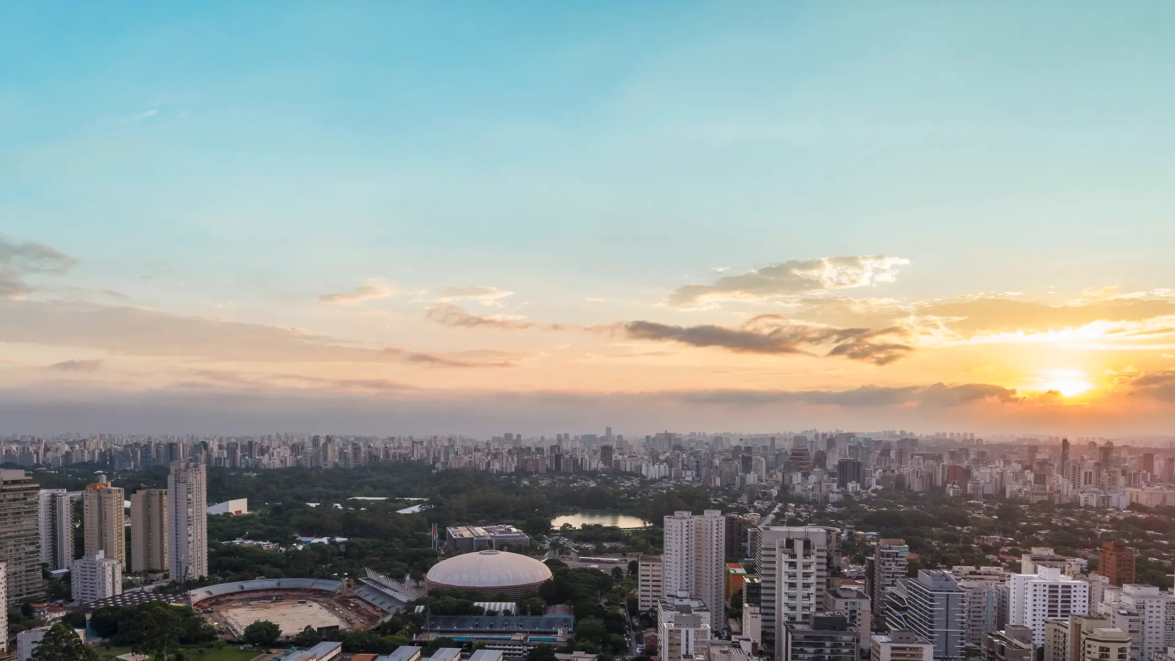 Vista aérea do Parque do Ibirapuera a partir da região do Paraíso, onde fica o ETERNO Alma Brasileira. Imagem ilustrativa